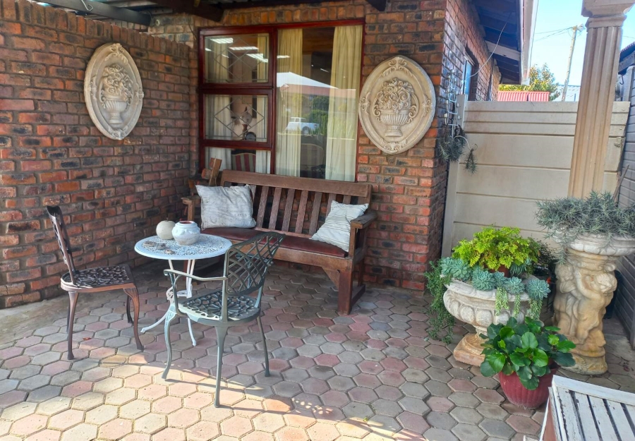 3 Bedroom Property for Sale in Hartenbos Central Western Cape